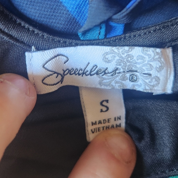 Beautiful women's dress size small - Picture 3 of 4